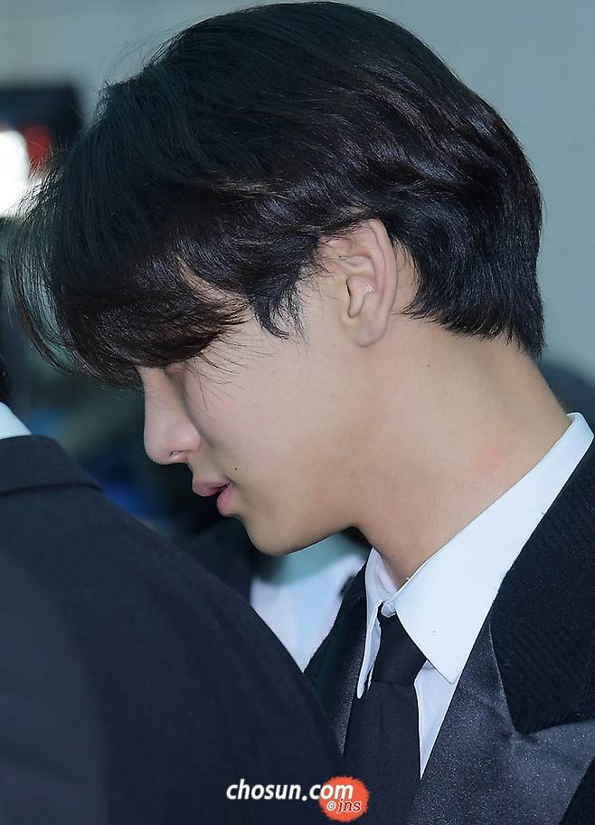 종현 발인..샤이니 키, 퉁퉁 부은 눈+망연자실한 표정