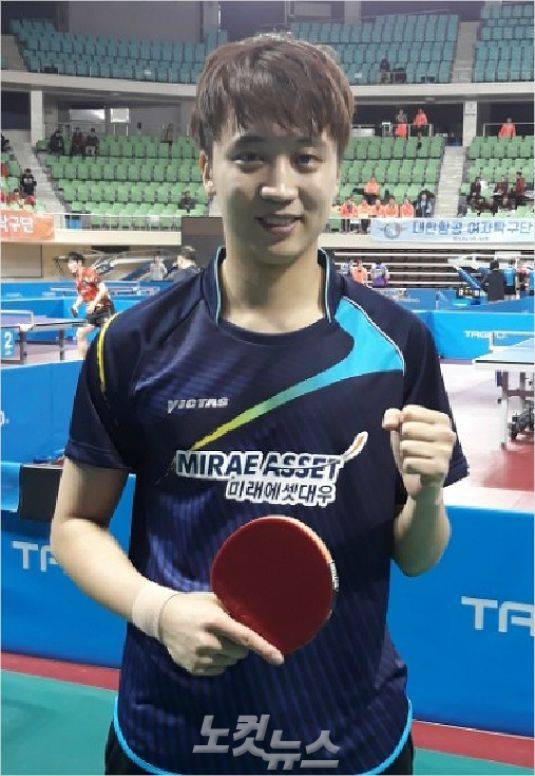 '이제 시련의 눈물은 그만' 한국 남자 탁구 간판 정영식이 22일 제 71회 전국남녀 종합선수권대회' 단체전 1회전에서 미래에셋대우의 승리를 이끈 뒤 포즈를 취하고 있다.(대구=노컷뉴스)