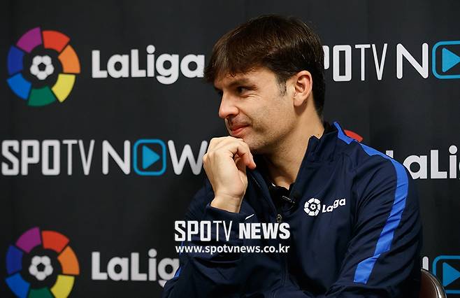 ▲ 스포티비뉴스와 단독 인터뷰 중인 모리엔테스 ⓒ한희재 기자