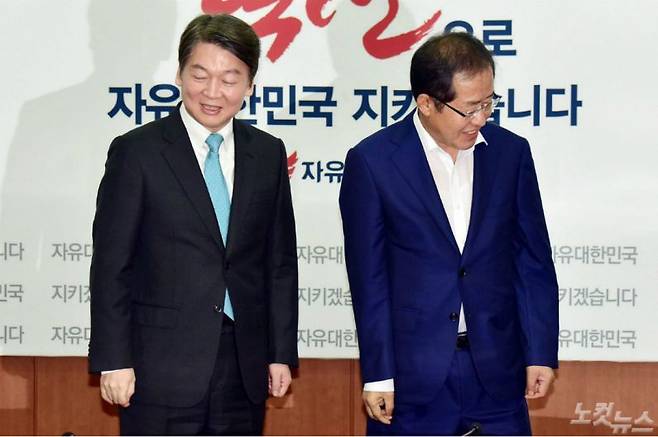 CBS 김현정의 뉴스쇼 '뉴스닥'이 선정한 상한가 왼쪽부터 국민의당 안철수 대표, 자유한국당 홍준표 대표. (사진=자료사진)