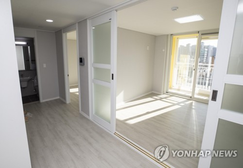 모듈러 행복주택 '라이품' 실내 (서울=연합뉴스) 윤동진 기자 = 26일 오후 서울 강서구 가양동에서 국내 첫 모듈러 행복주택 '라이품' 준공식이 열렸다. 사진은 주택 내부 모습.     mon@yna.co.kr