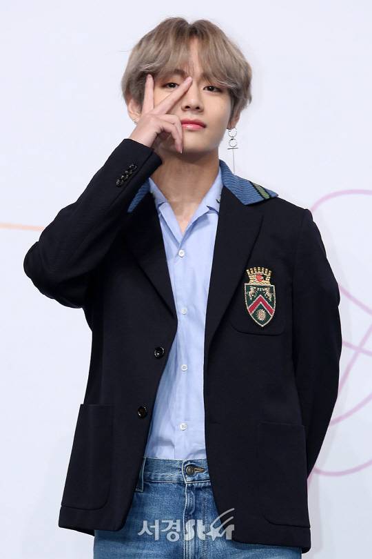 ‘안녕~ 난 세계 최고 미남 1위 뷔라고 해~’