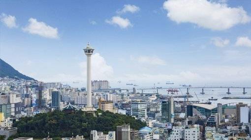 용두산 공원에 자리 잡은 부산타워. 동아일보DB.