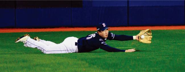 2017년 한국 프로야구 중견수 가운데 OPS(출루율+장타력)에서 가장 좋은 성적을 보인 박건우(두산 베어스). [동아일보]