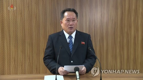 북한 "오늘 오후부터 판문점 연락 채널 개통" (서울=연합뉴스) 북한의 리선권 조국평화통일위원회 위원장은 3일 김정은 노동당 위원장의 위임에 따라 3일 오후 3시 30분(평양시 오후 3시)부터 판문점 연락 채널을 다시 개통하겠다고 밝혔다고 조선중앙TV가 보도했다. 사진은 북한 측 입장을 발표하는 리선권 조평통 위원장의 모습.       [국내에서만 사용가능. 재배포 금지. For Use Only in the Republic of Korea. No Redistribution]      nkphoto@yna.co.kr