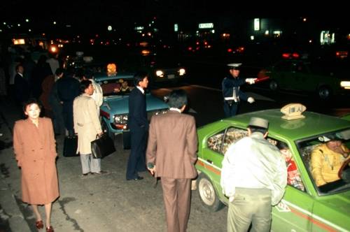 통행금지 해제 직전의 서울 도심 [연합뉴스 자료사진]