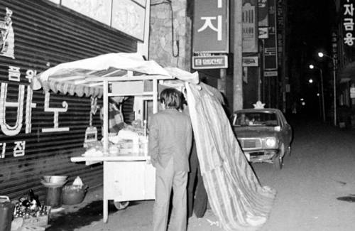 해제 며칠 뒤 포장마차 등장 [연합뉴스 자료사진]