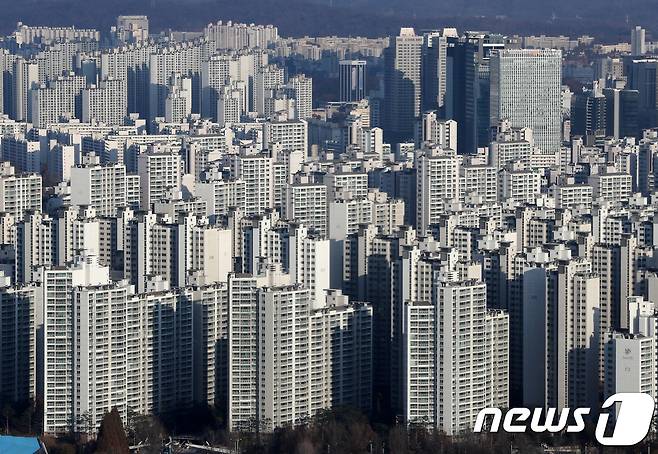 서울 송파구 잠실의 한 아파트단지의 모습.  © News1 구윤성 기자