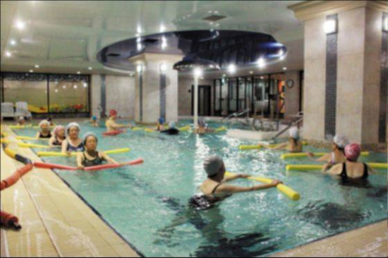 다양하고 활동적인 취미를 가진 액티브 시니어라면 다양한 시설과 프로그램이 있는 실버타운을 선택하는 것이 좋다. [중앙포토]