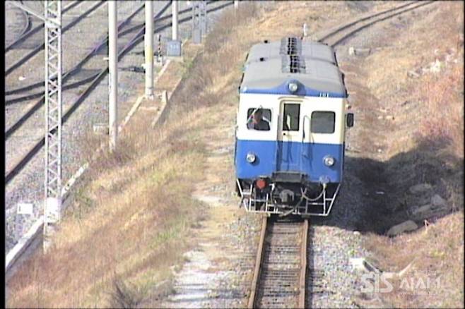1995년말 운행을 중단한 수인선 협궤 열차. [ 사진 코레일]