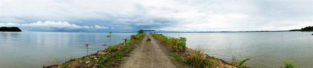 잠시 한눈을 판 말레이시아의 쿠알라픈유(Kuala Penyu). 이 풍경 보겠다고 진입했다가 진흙탕이 바퀴를 꽉 물었다.