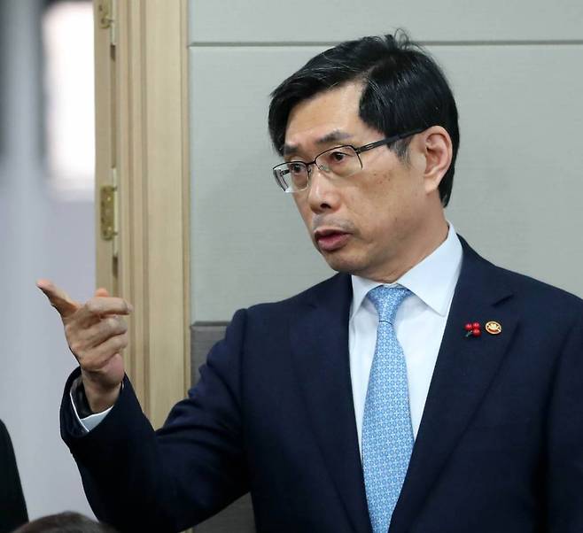 박상기 법무부 장관이 11일 오전 정부과천청사 법무부 3층 브리핑실에서 법조기자단과의 간담회에 참석하고 있다./사진=뉴시스