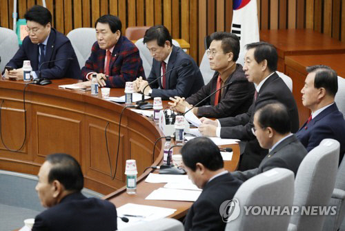 자유한국당 김성태 원내대표가 12일 오전 국회에서 열린 원내대책회의에서 발언하고 있다. 연합뉴스