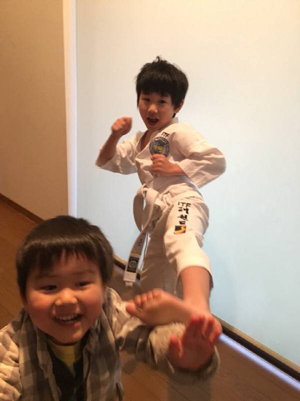 태권도에 열심인 셋째 준과 막내 시온.