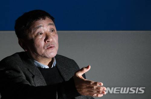 【서울=뉴시스】조수정 기자 = 한국금융연구원 최공필 박사가 4일 서울 중구 한국금융연구원에서 위클리뉴시스와 인터뷰 하고 있다.  chocrystal@newsis.com