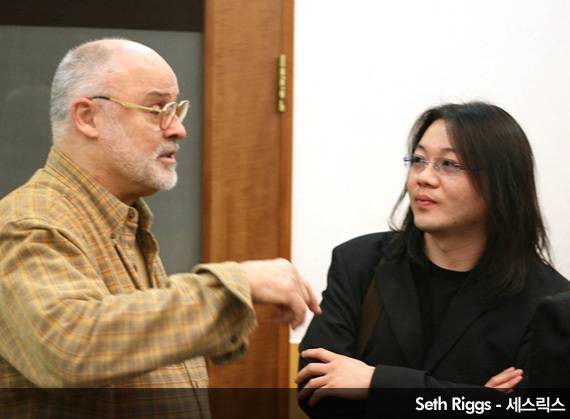 세스 릭스는 할리우드 최고의 보컬 트레이너로 제자들이 받은 그래미 상만 130개가 넘는다. 전 대표는 2007년 한국인 최초로 세스 릭스가 고안한 발성법(SLS)을 가르칠 수 있는 자격증을 취득했다.