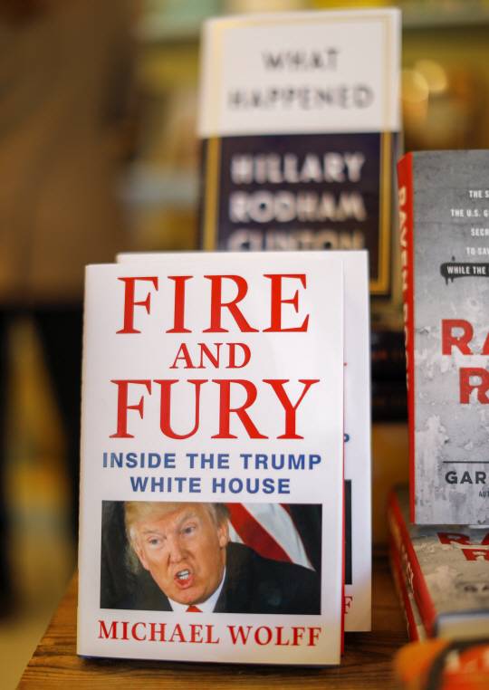 선풍적인 인기를 끌고 있는 신간 ‘화염과 분노’ /EPA연합뉴스