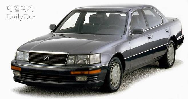 렉서스 LS400 (1989년 등장한 1세대)
