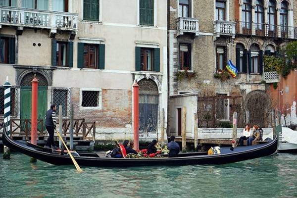 관광객을 태운 곤돌라는 베니스에서 가장 유명한 관광상품이다. ⓒMK스타일
