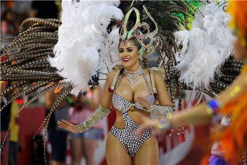 열정의 파라과이 카니발 (엔카르나시온 AFP=연합뉴스)