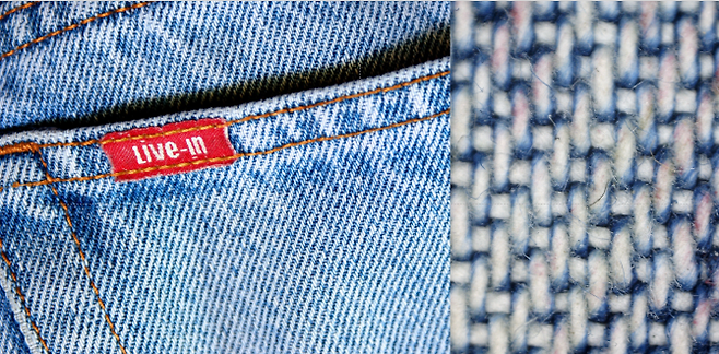 전통 청바지는 인디고로 염색한 데님이라는 면 소재 직물로 만든다(왼쪽). 청바지는 인디고가 미세한 인디고 결정이 섬유 깊이 침투하지 못하고 표면에 흡착돼 있는 상태이기 때문에 마찰 같은 물리적 힘을 받으면 떨어져 나간다. 따라서 청바지를 오래 입으면 돌출된 부분은 인디고 결정이 떨어져 나가 하얗게 되지만 마찰에서 보호되는 틈새는 여전히 파란색이 남아있다(오른쪽). 그 결과 물 빠진 청바지의 전형적인 느낌이 나온다. - wikipidia(cc) 제공