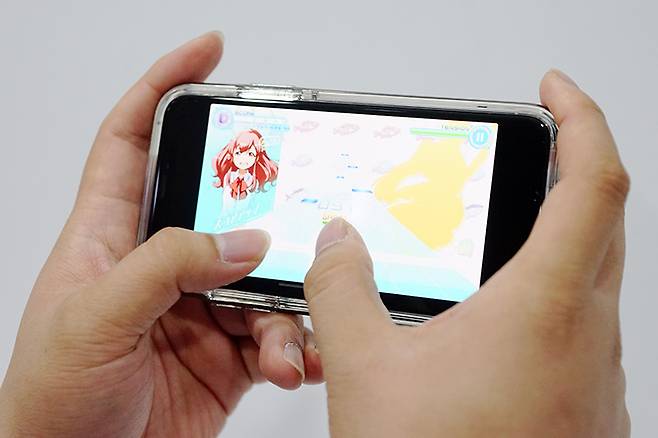 아직 화면을 100% 쓰지 못하는 게임이 있지만 점차 늘어나는 추세다.