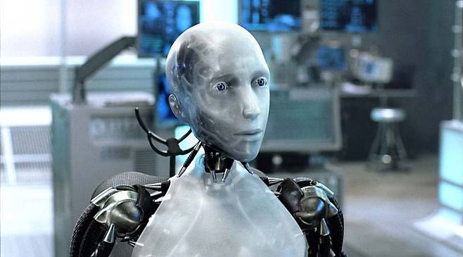 NC-5 로봇과 달리 지능이 뛰어나고 감정을 이해할 줄 알았던 로봇 '써니' - 영화 아이로봇(I, Robot, 2004) 스틸컷 제공