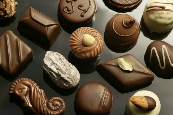 한국 수제 초콜릿의 대명사인 ‘카카오봄’의 다양한 초콜릿 제품들. ‘카카오봄’은 인천공항 제2청사 롯데면세점 안에 매장을 열었다. 개인의 토종 수제 초콜릿이 면세점에 입점한 것은 면세점 40년 역사에 처음 있는 일이라고 한다. 오랜 역사의 세계 명품들과 견줘도 경쟁력이 있다는 평가가 뒷받침한 결과겠다.