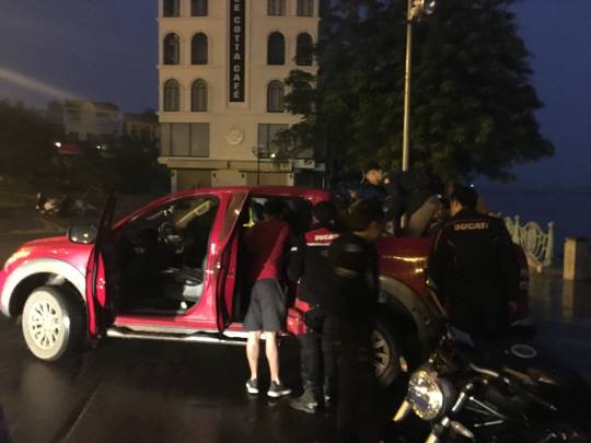 두카티 서비스 차량까지 전 일정을 동행했습니다. 이 때만 해도 몰랐지만 차량에는 너무나 믿음직한 두카티 미케닉이 한 분 타고 계셨죠.