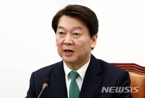 【서울=뉴시스】이영환 기자 = 국민의당 안철수 대표가 29일 오전 서울 여의도 국회 당 대표실에서 열린 최고위원회의에 참석해 발언을 하고 있다. 2018.01.29.  20hwan@newsis.com