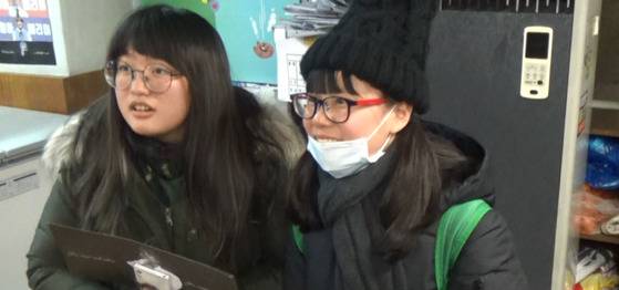 방탄소년단을 보기 위해 대만에서 온 소녀들. [중앙포토]