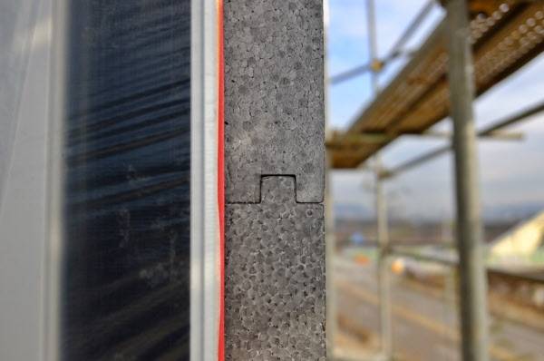 기밀함을 더하기 위한 단열재 가공. /Sto A&C