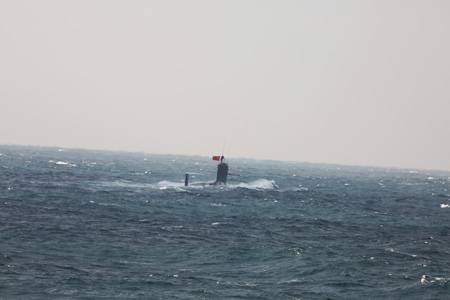지난달 12일 중국과 일본의 영유권 분쟁지역인 센카쿠열도 인근 해역에서 수면 위로 모습을 드러낸 중국 핵잠수함.   일본 방위성 홈페이지 캡처