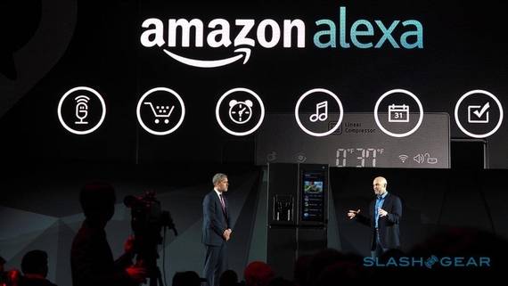 아마존의 인공지능 비서 '에코'는 가전 분야의 인공지능 생태계의 허브 기기로 자리잡았다는 평가를 받고 있다. LG전자 등 세계의 가전 기업들이 아마존의 인공지능 비서인 ‘알렉사’와 연동되는 제품들을 다투어 출시하고 있다./사진=LG전자