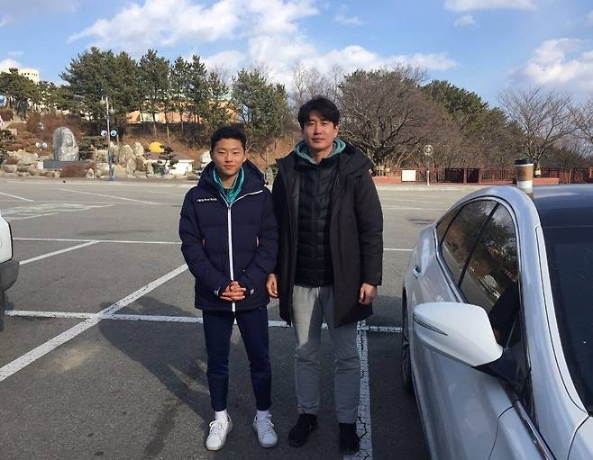 ▲ 최우수선수 송영학(왼쪽)과 대성중 이윤섭 감독 ⓒ대성중