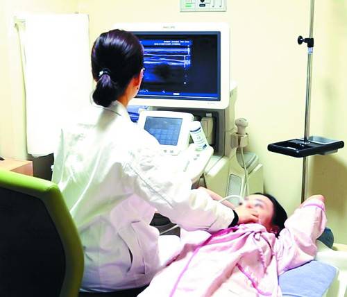 치밀유방 진단을 받았다면 경험 많은 영상의학 전문의에게 초음파 검사를 추가로 받을 필요가 있다. 서울성모병원 제공