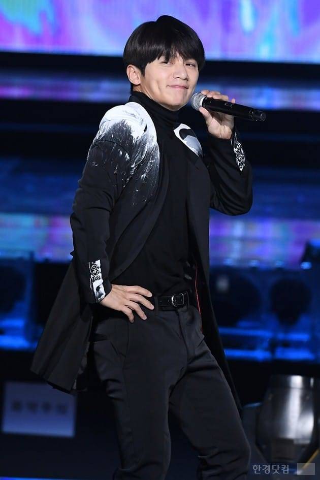 [포토] 젝스키스 이재진, '무대 위에서 즐겁게~' (가온차트뮤직어워즈)