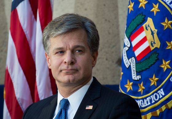 크리스토퍼 레이 FBI 국장이 2017년 9월 28일(현지시간) 워싱턴 FBI 본부의 취임식에 참석하고 있다. 이날 취임식에는 역대 FBI 국장인 코미와 로버트 뮬러는 참석하지 않았다.  © AFP=뉴스1  <저작권자 © 뉴스1코리아, 무단전재 및 재배포 금지>