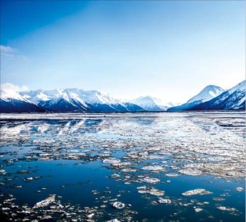 수어드 하이웨이에서 바라본 추가치 산맥과 턴 어게인 암