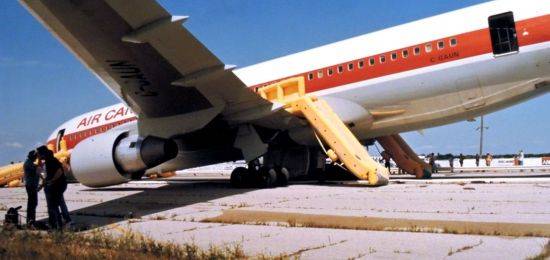 김리 공항에 불시착한 에어캐나다의 보잉 767기. [사진출처=유튜브 화면캡처]