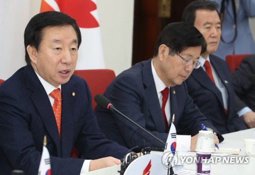 자유한국당 김성태 원내대표가 21일 국회에서 열린 중진의원-상임위원장 연석회의에서 발언하고 있다. 연합뉴스