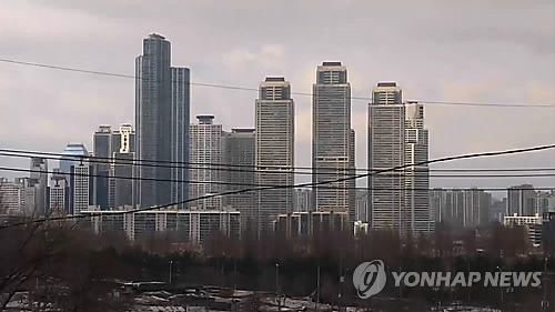 구룡마을에서 본 타워팰리스 연합뉴스TV 캡처. 작성 이충원(미디어랩)