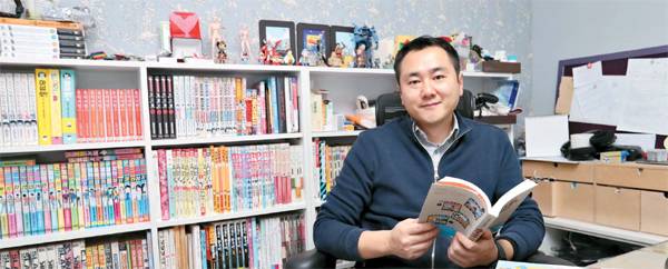 최근 작업실에서 만난 김양수 작가는 "독자에게 쉽게 다가갈 수 있는 점이 생활툰의 매력"이라면서 "언젠가 `생활의 참견` 시즌2를 꼭 연재하겠다"고 말했다. [한주형 기자]