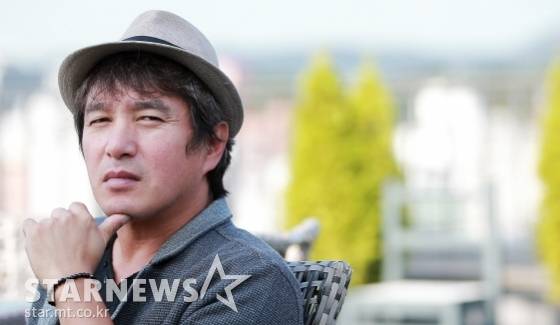 '성추문' 조재현, '크로스' 하차 시기 조율 
