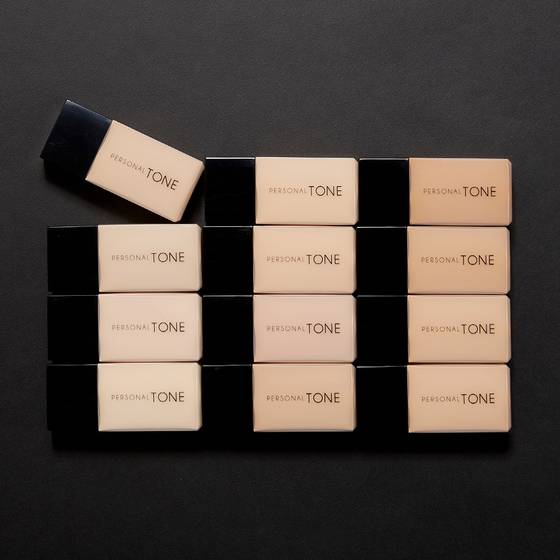 다양한 톤과 명도로 12가지 컬러의 파운데이션을 출시한 어퓨. [사진 에이블씨엔씨]