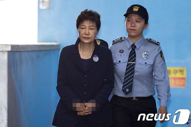 뇌물혐의 등으로 구속기소 된 박근혜 전 대통령. /뉴스1 © News1 유승관 기자