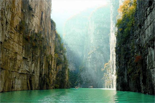 팔천협은 웅장한 풍경과 아름다운 협곡을 자랑한다. (사진=자유투어 제공)