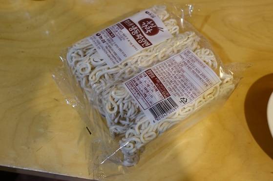 ‘진진 야연’에서 열린 오바마 짬뽕 시식회 때 사용한 농심의 짜장면용 냉동 숙면.
