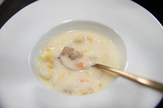 해물잣죽에는 관자·새우·표고 등이 들어갔다. [사진=임상진 SL안과 원장]