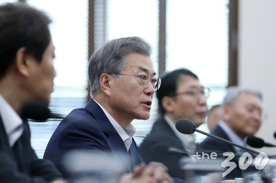 문재인 대통령이 26일 청와대에서 열린 수석보좌관 회의에서 모두 발언을 하고 있다. (청와대 제공) 2018.2.26/뉴스1